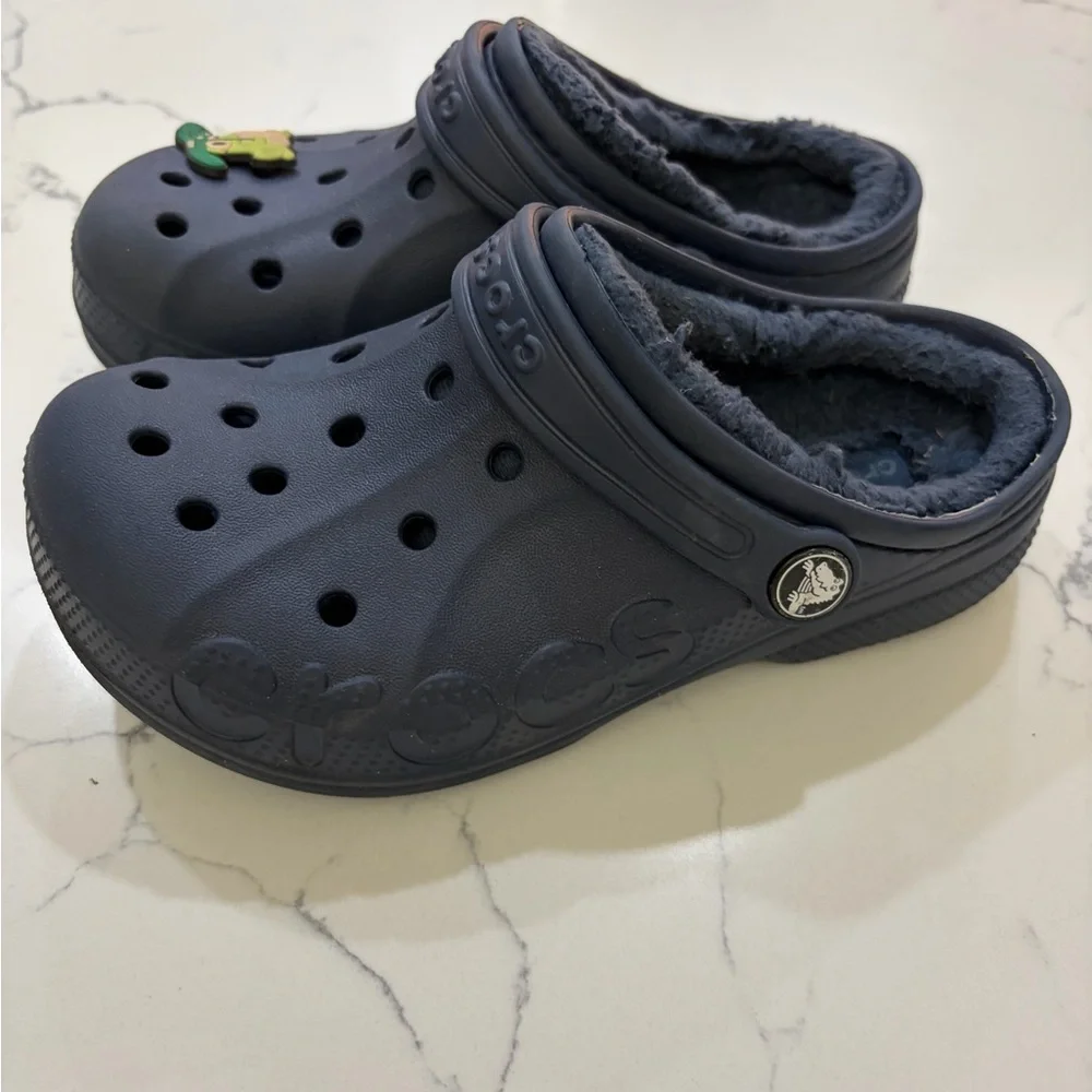 CROCS Kids Navy with fuzz inside & Frog jibbit size C13